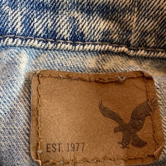 American Eagle distressed denim jacket size Small light wash - Picture 3 of 3